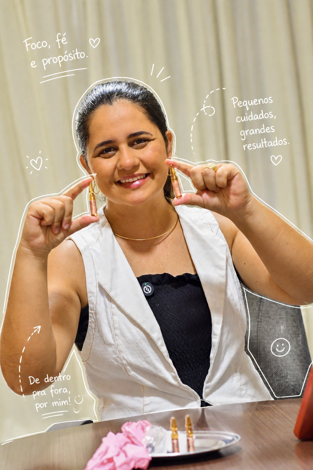 Karlla Valentim segurando ampolas de injetáveis